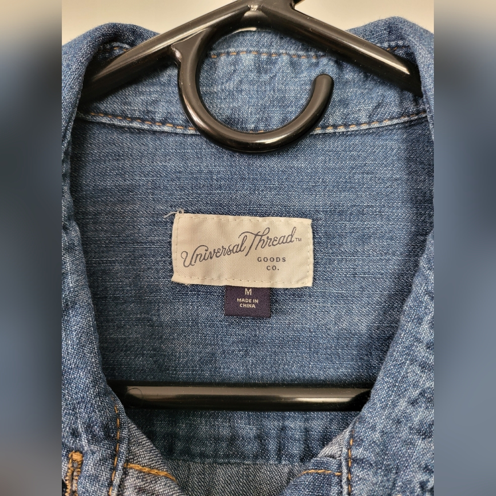 Universal Thread Blue Denim Top - Picture 2 of 5